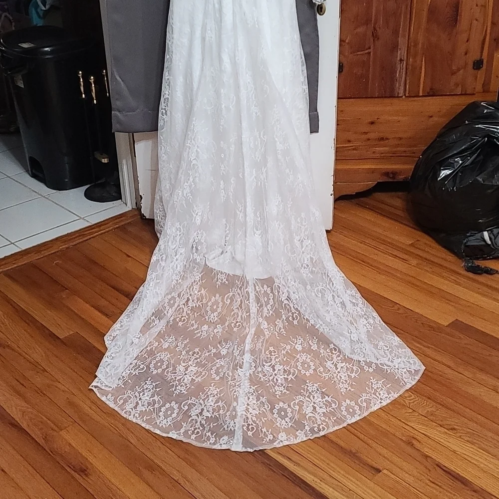NWT Brides Wedding Dress White Sheer Lacy Floral Zips Train Lined Size 10‎ READ
